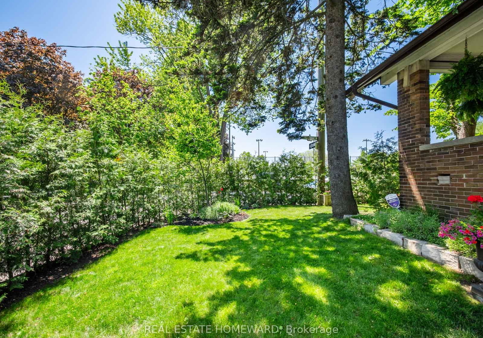 24-waverley-road-toronto-ontario-e13418580