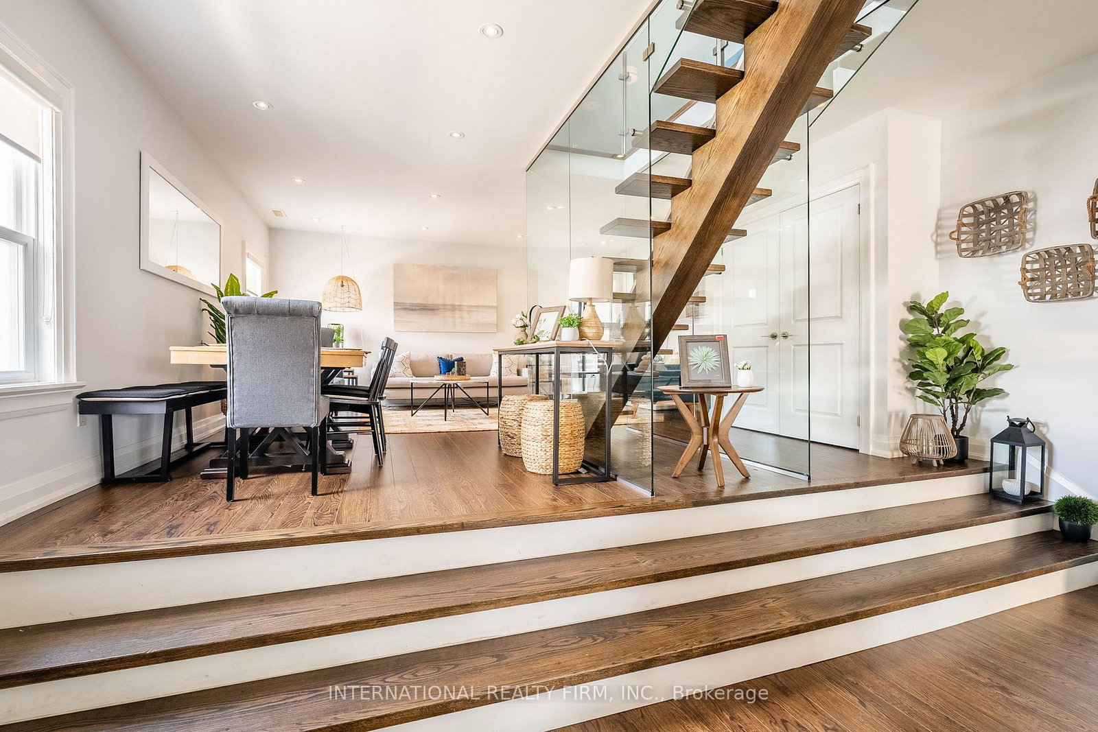 2256-queen-street-e-toronto-ontario-e13418638