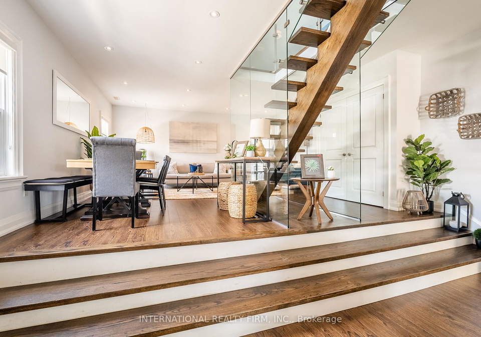 2256-queen-street-e-toronto-ontario-e13418638