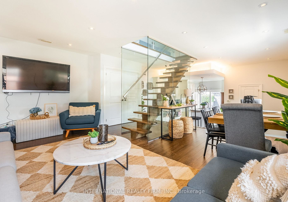 2256-queen-street-e-toronto-ontario-e13418638