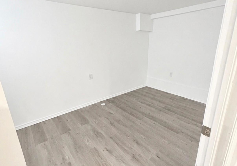 2467-gerrard-street-e-toronto-ontario-e13418648