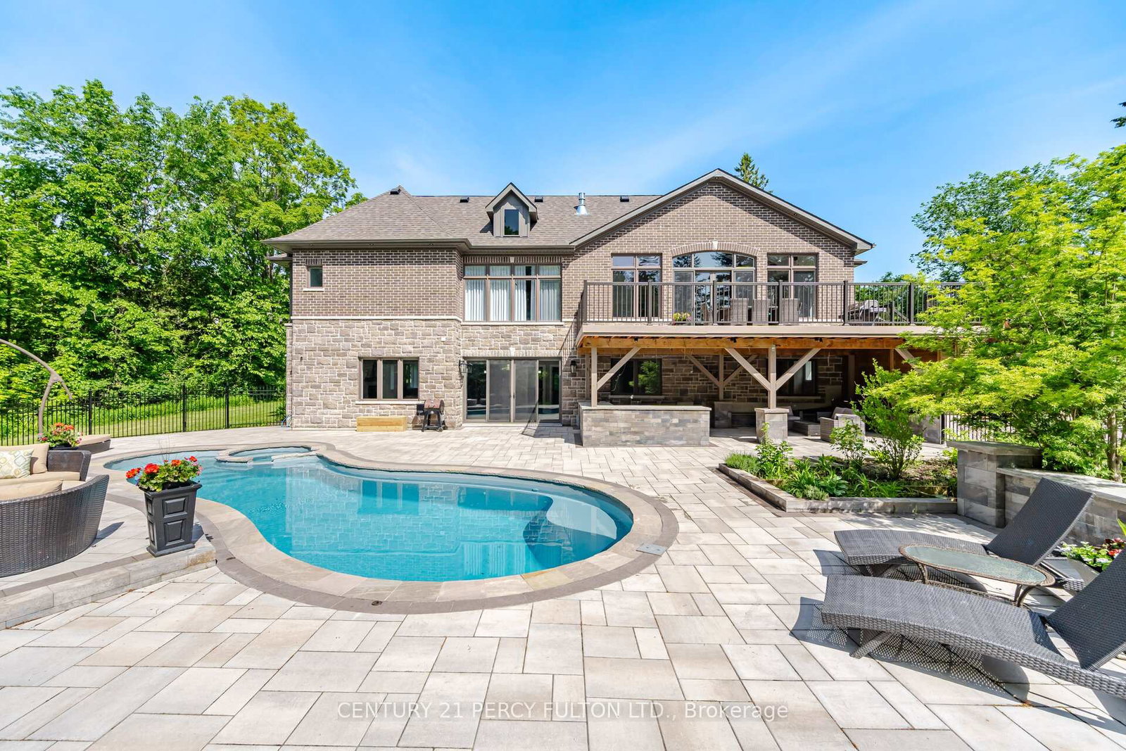 3905-sideline-14-pickering-ontario-e13419752