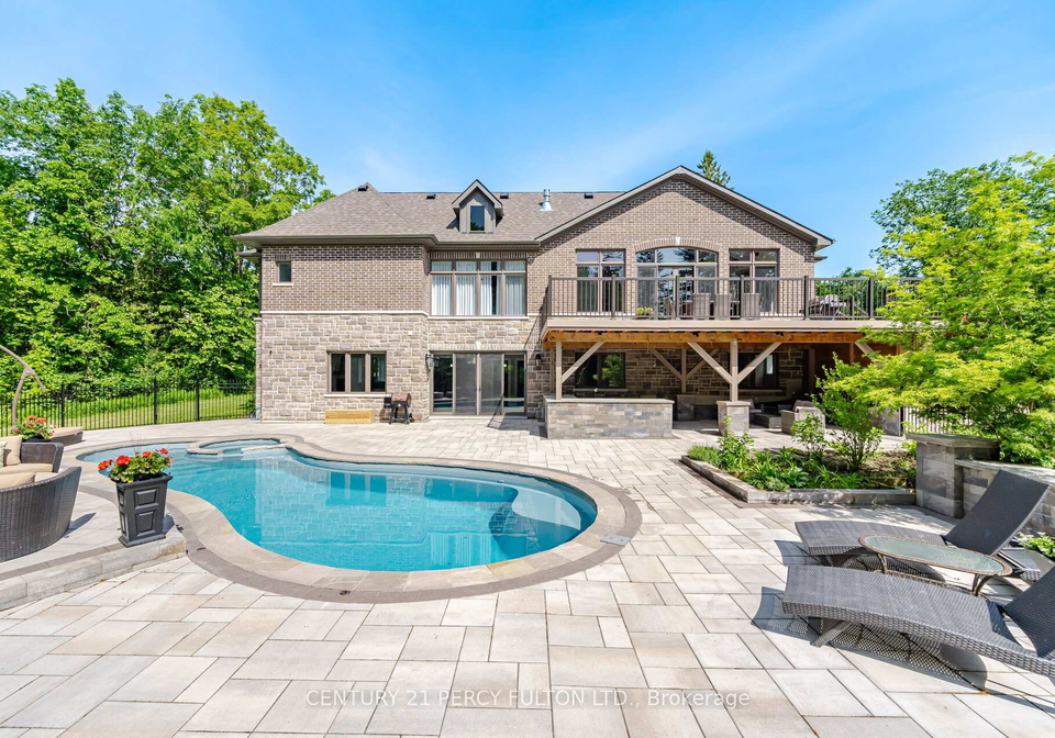 3905-sideline-14-pickering-ontario-e13419752