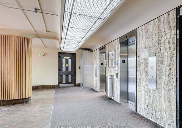 1-massey-square-east-york-ontario-e13422062
