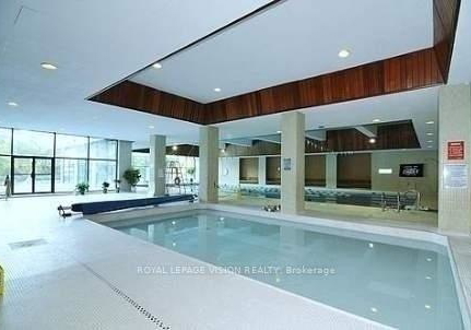 1-massey-square-east-york-ontario-e13422062