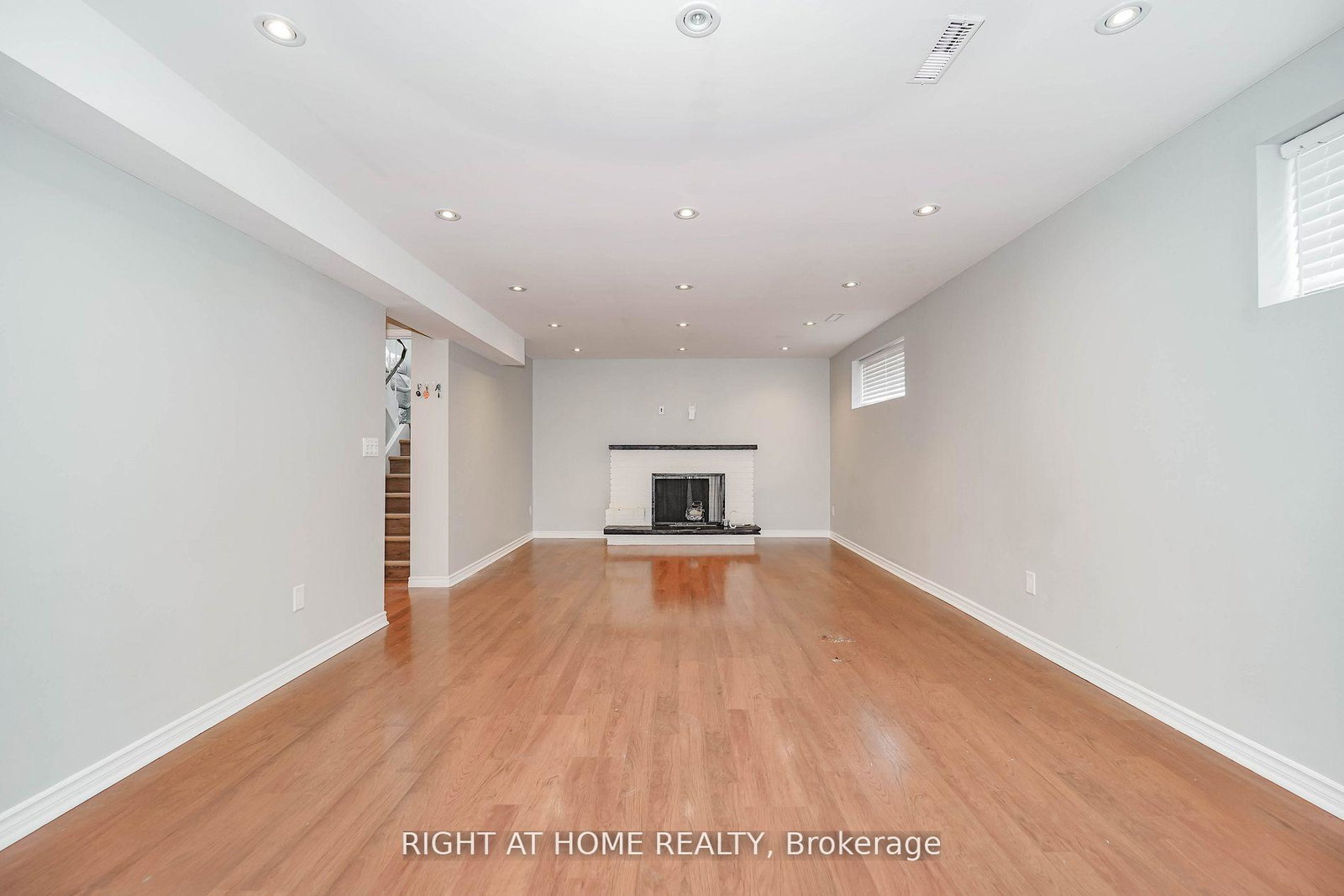 2-iangrove-terrace-scarborough-ontario-e13422792