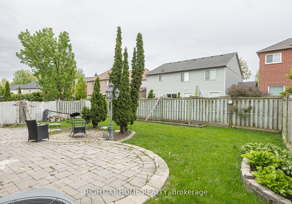 40-sabbe-crescent-ajax-ontario-e13423976