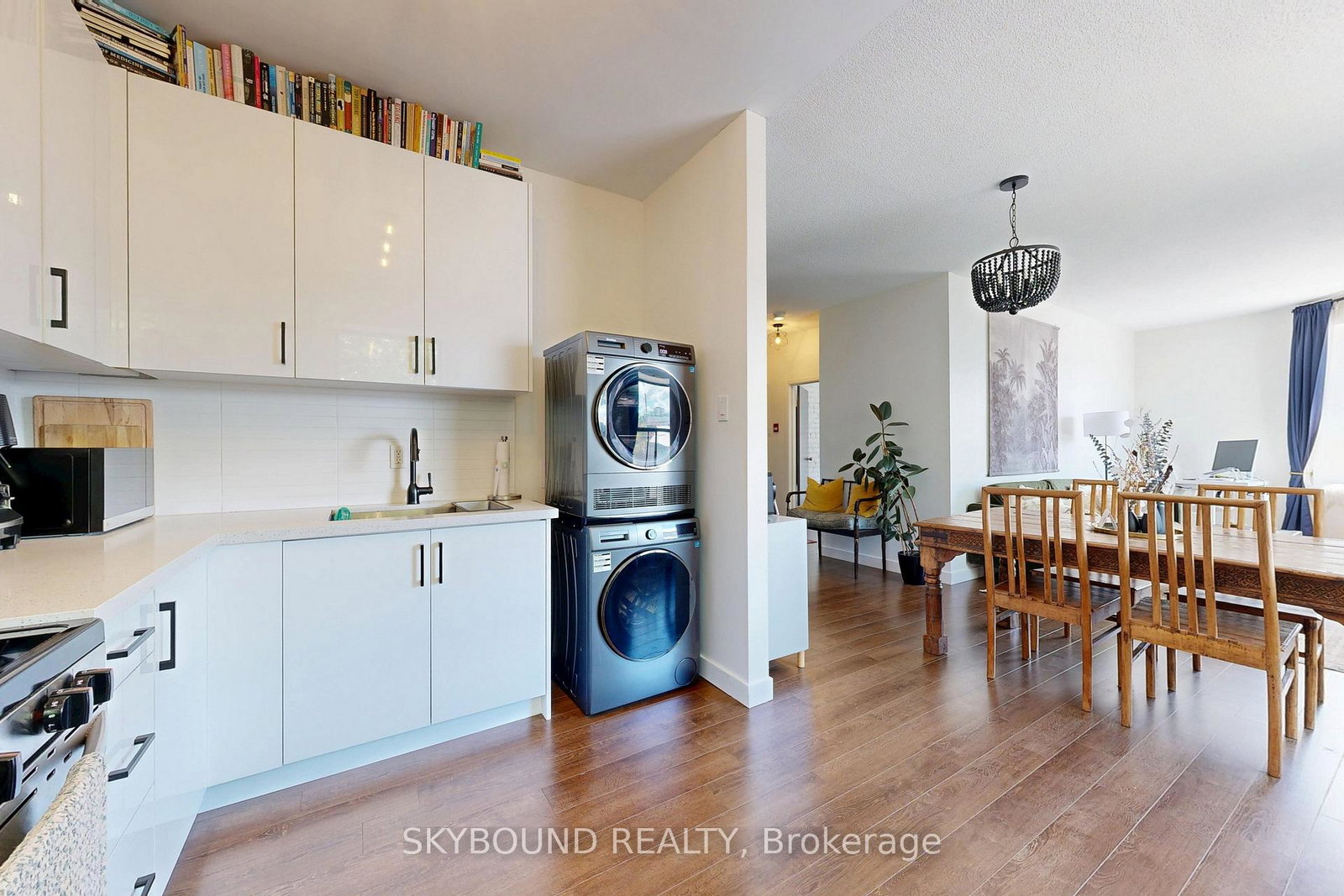 2104-queen-street-e-toronto-ontario-e13424636