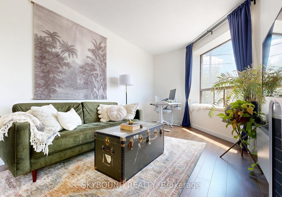 2104-queen-street-e-toronto-ontario-e13424636