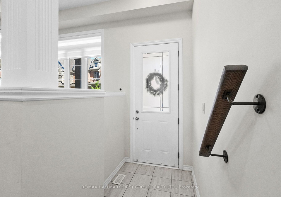 16-cachia-lane-ajax-ontario-e13425294