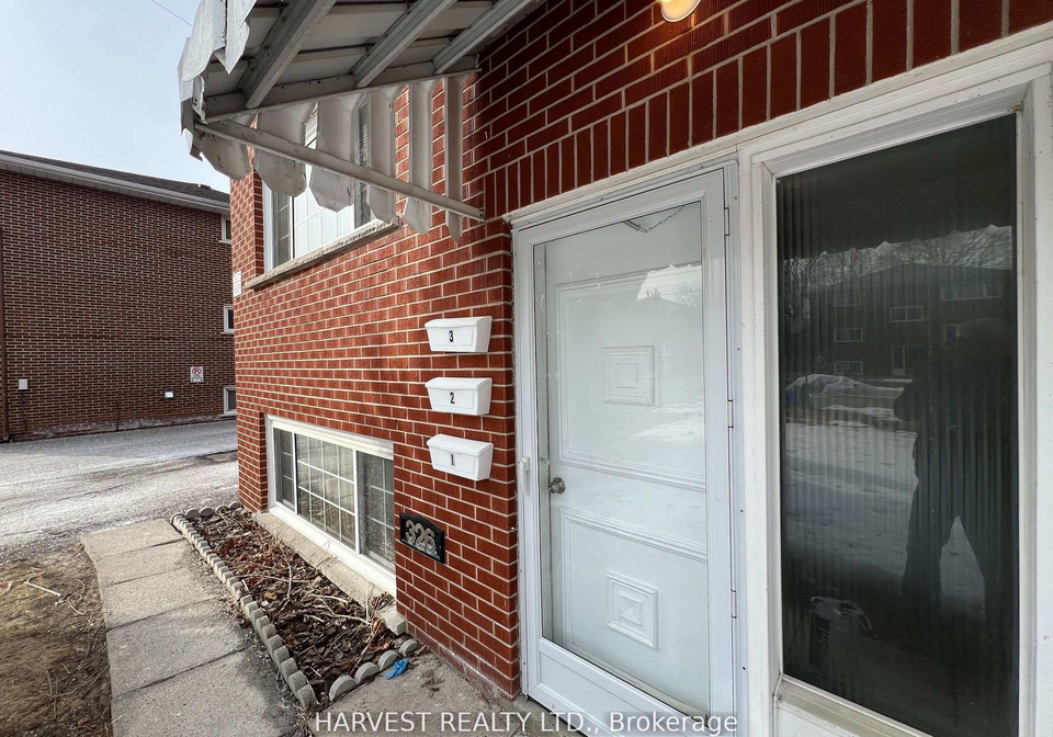 326-surrey-drive-oshawa-ontario-e13427904
