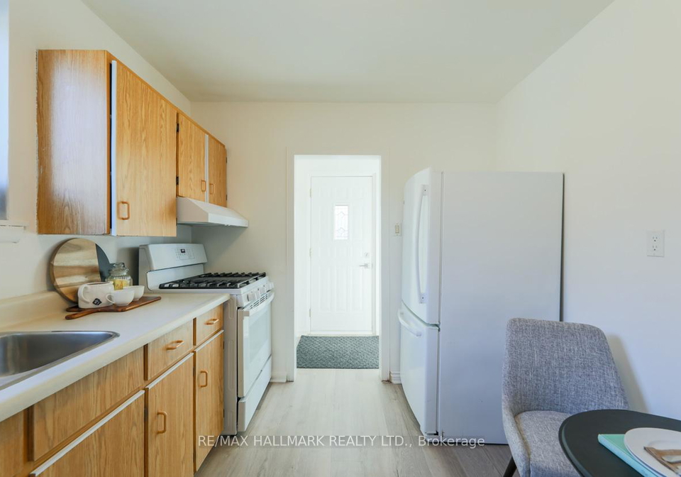 152-santamonica-boulevard-scarborough-ontario-e13428520