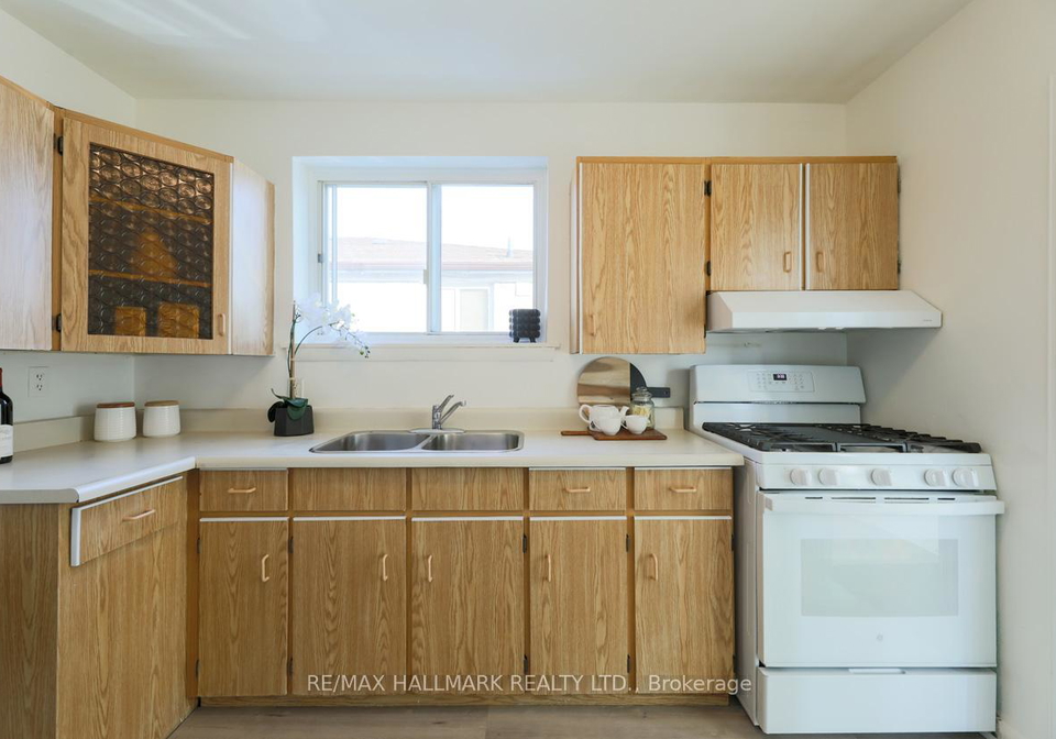 152-santamonica-boulevard-scarborough-ontario-e13428520