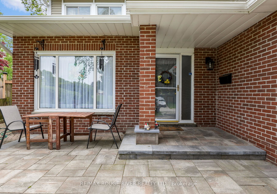 64-burden-crescent-ajax-ontario-e13429864