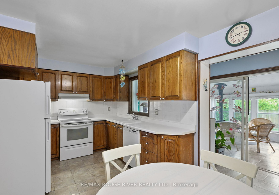 64-burden-crescent-ajax-ontario-e13429864