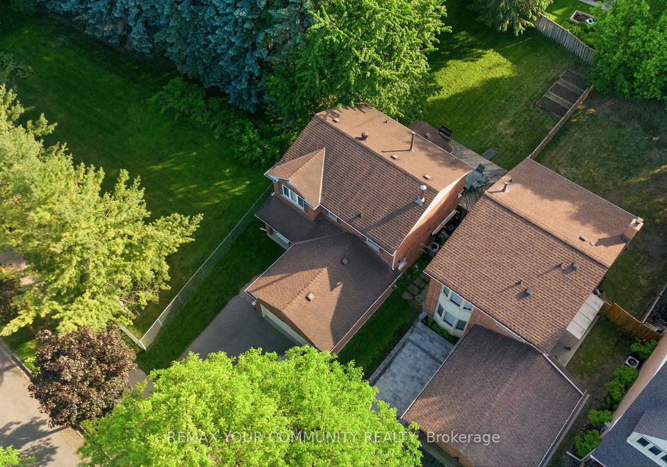 1027-benton-crescent-pickering-ontario-e13430364