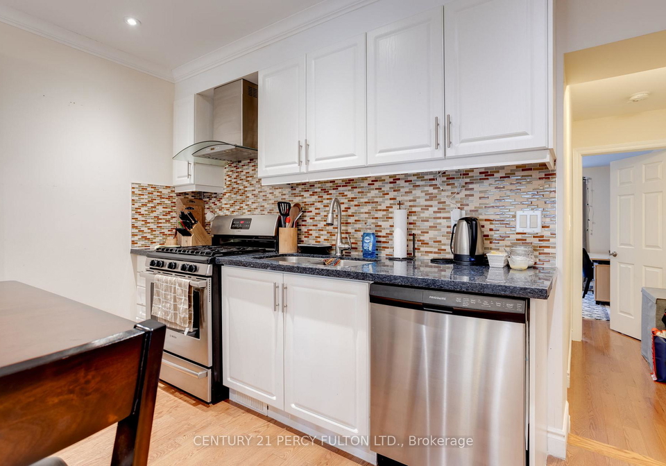 209-coxwell-avenue-toronto-ontario-e13431636