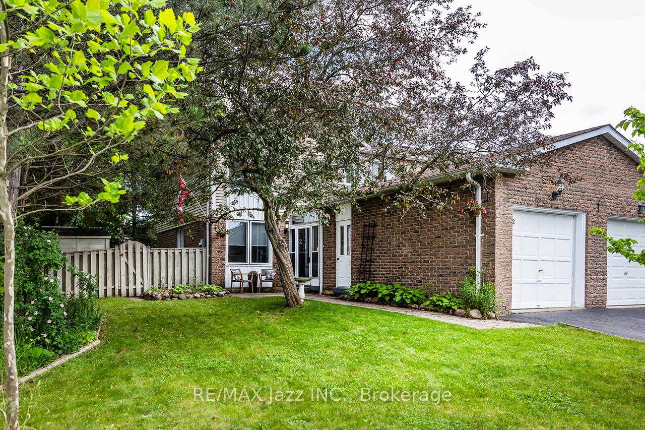 2-barrow-court-whitby-ontario-e13431684