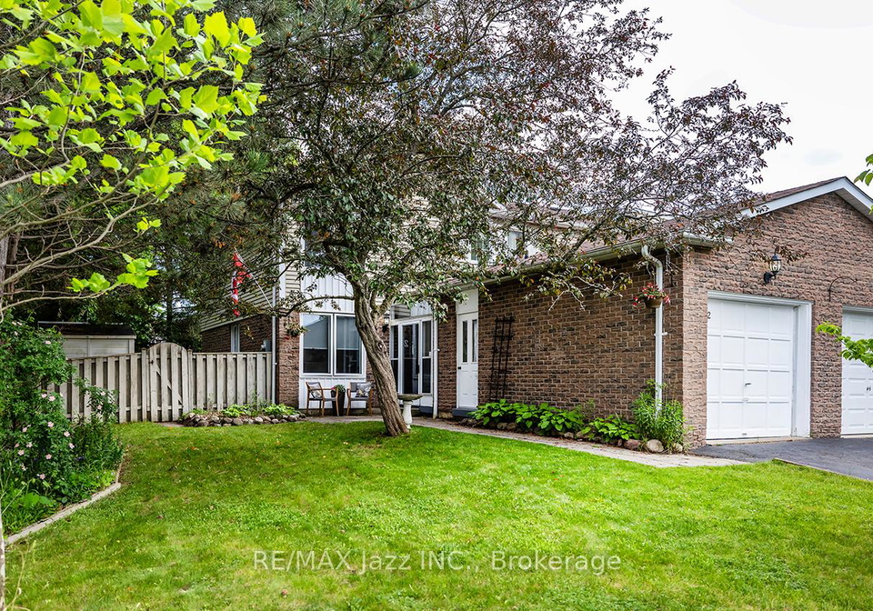 2-barrow-court-whitby-ontario-e13431684