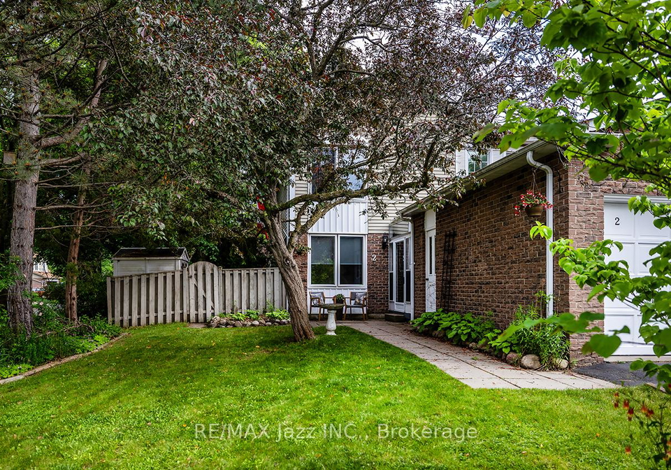 2-barrow-court-whitby-ontario-e13431684