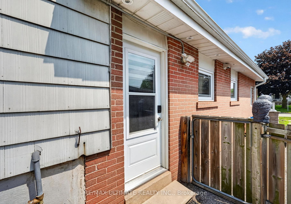 818-krosno-boulevard-pickering-ontario-e13432002