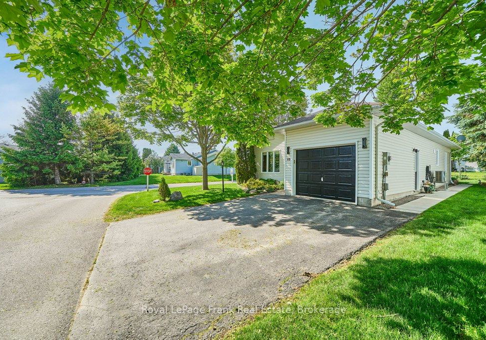 40-niagara-trail-clarington-ontario-e13432580