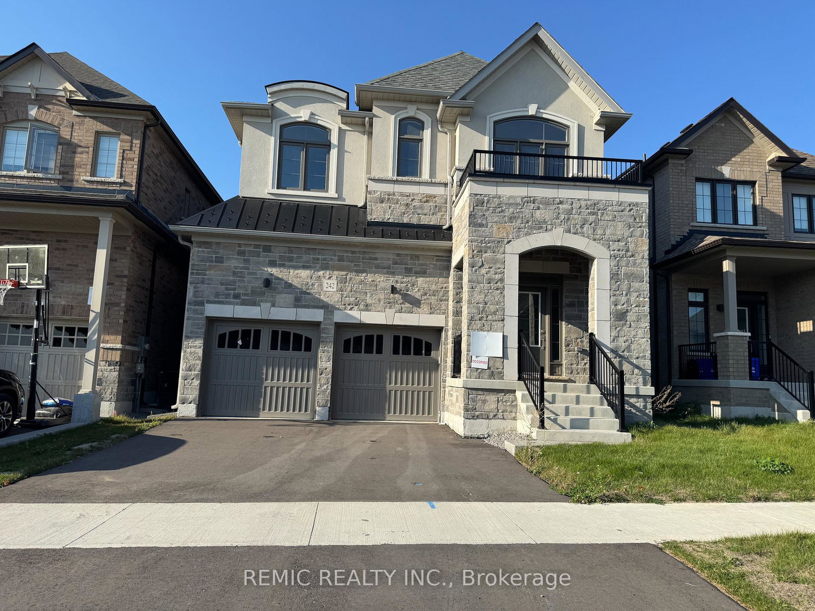 242-flood-avenue-clarington-ontario-e13432896