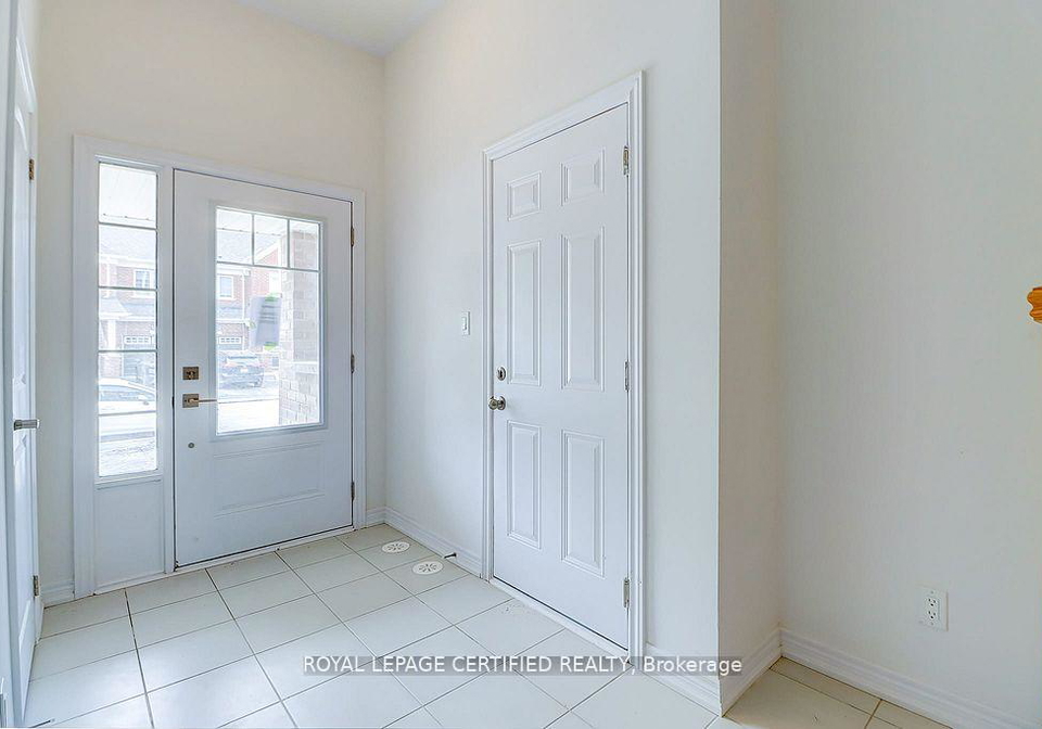 2013-cameron-lott-crescent-oshawa-ontario-e13433488