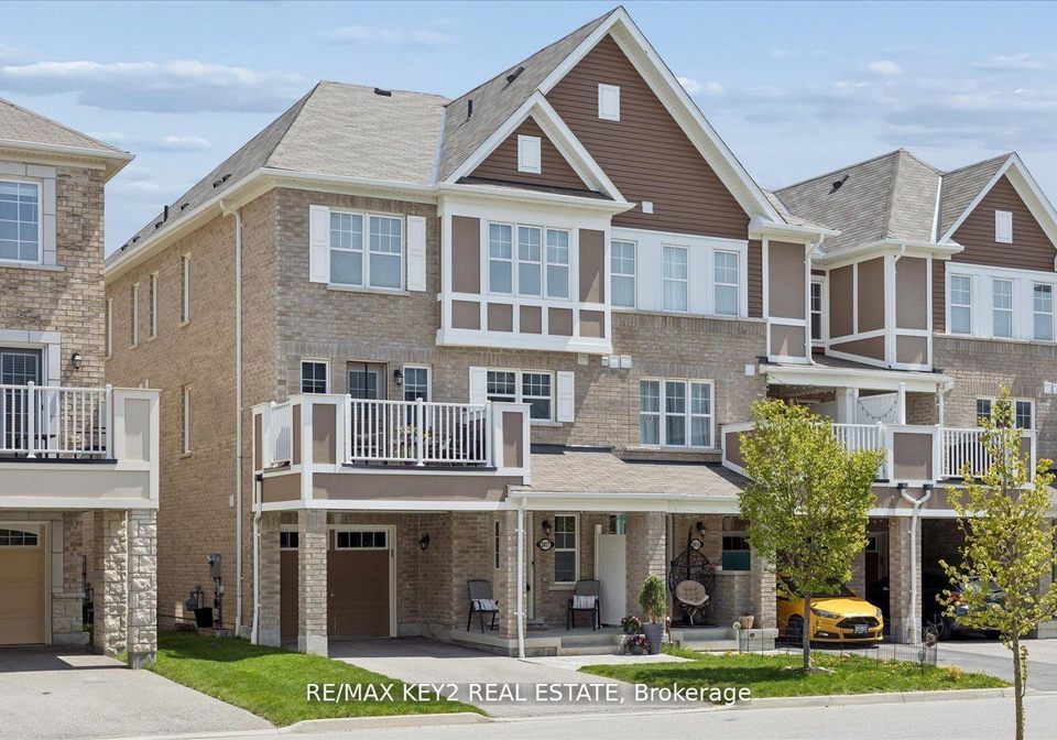 2417-fall-harvest-crescent-pickering-ontario-e13433904