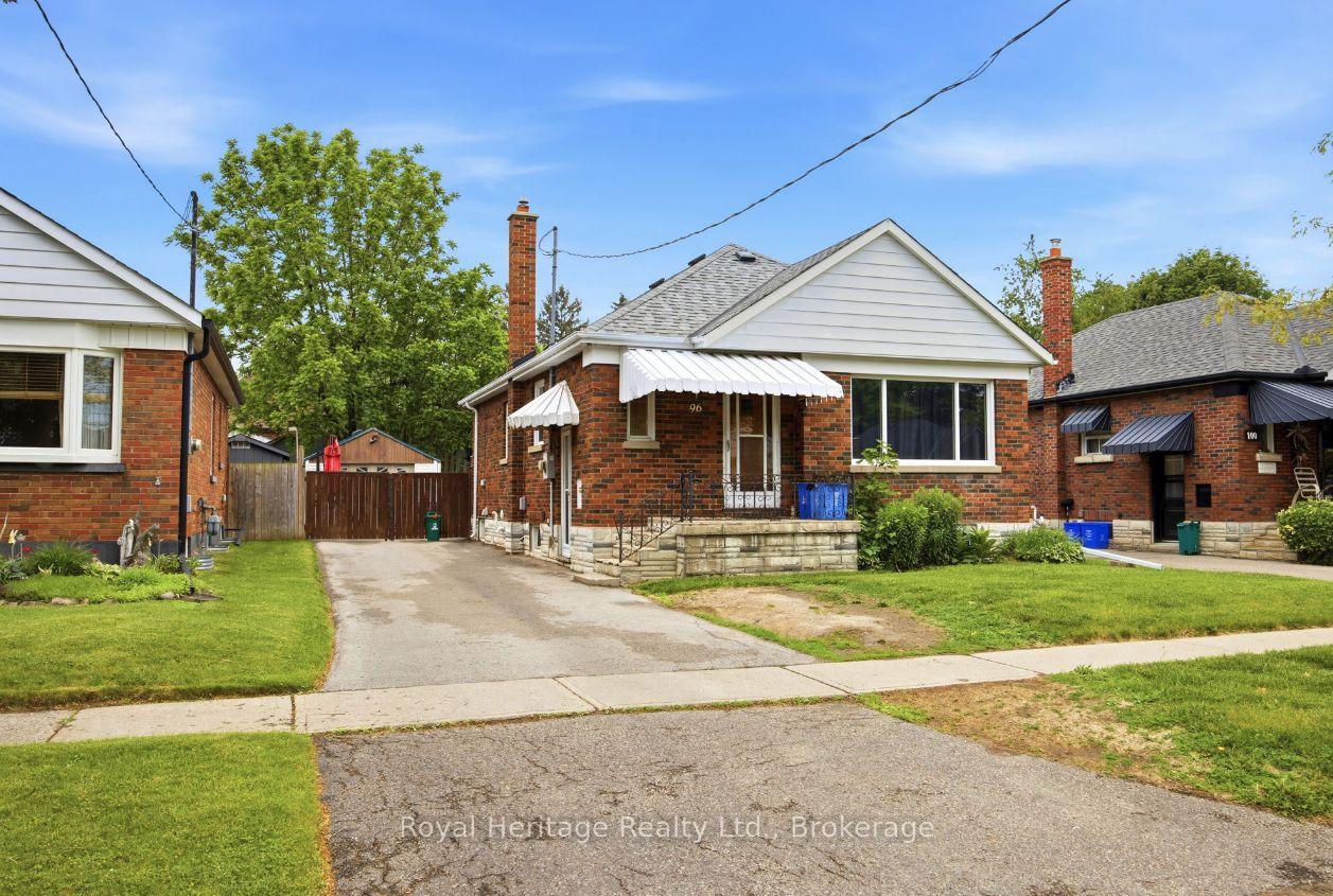 96-oakes-avenue-oshawa-ontario-e13434076