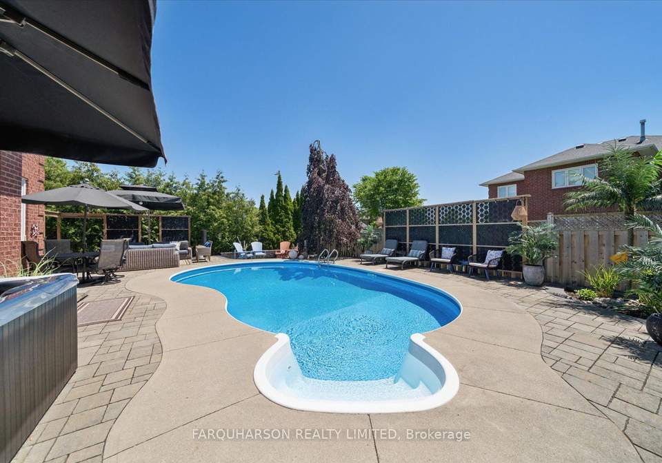 1-clune-place-whitby-ontario-e13434296