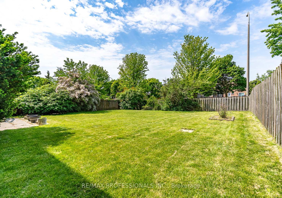 24-hawkstone-crescent-whitby-ontario-e13435006