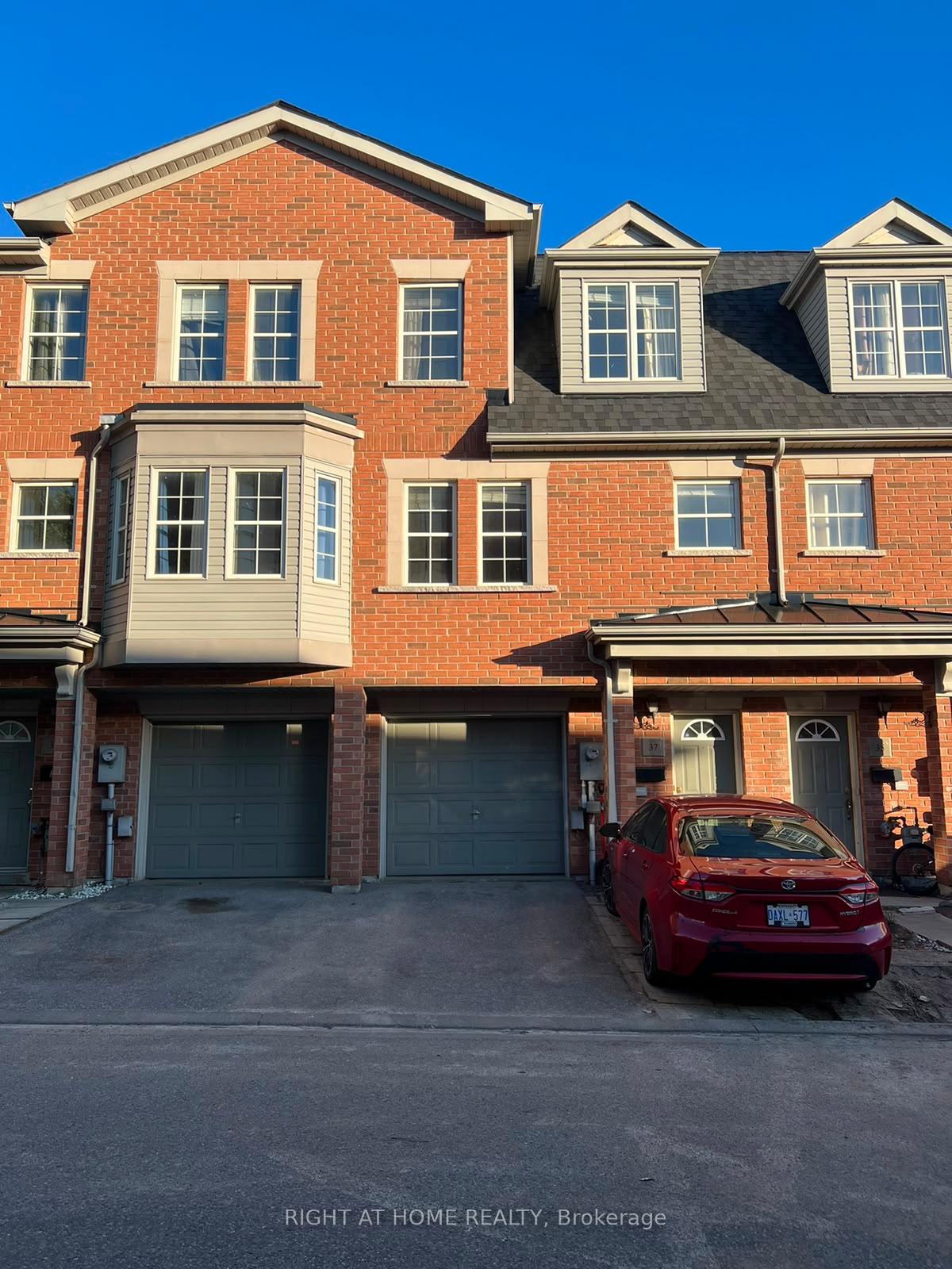 37-archibald-mews-scarborough-ontario-e13435216