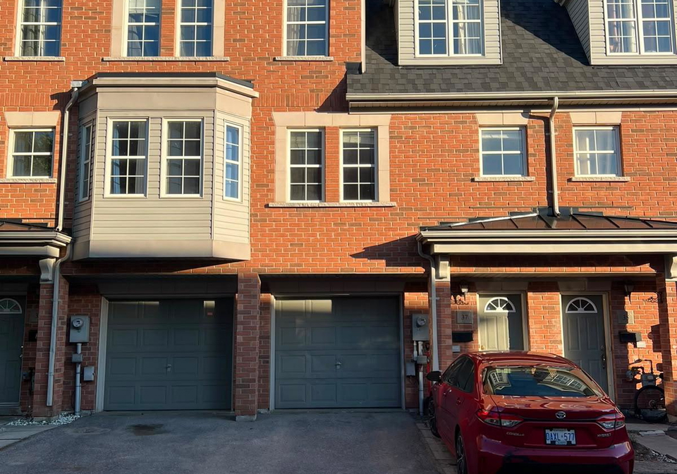 37-archibald-mews-scarborough-ontario-e13435216