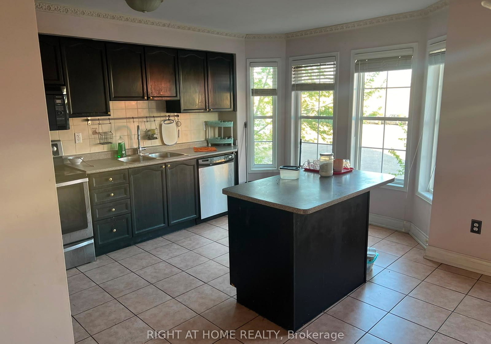 37-archibald-mews-scarborough-ontario-e13435216