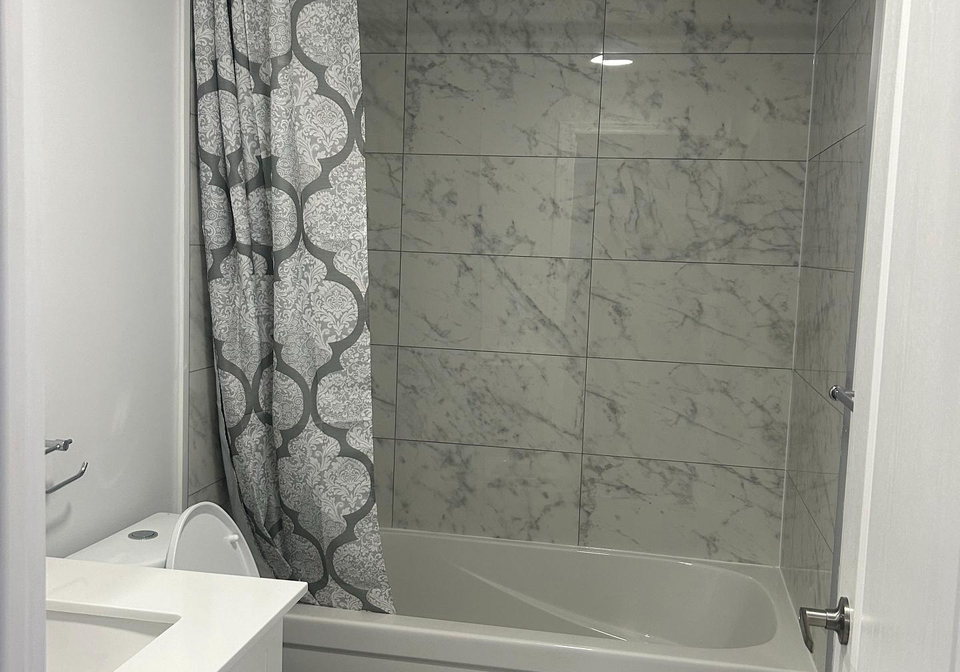 3-simcoe-street-s-oshawa-ontario-e13435434