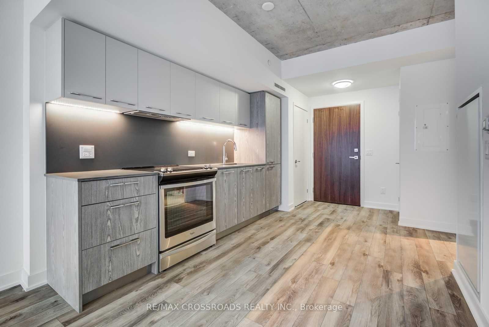30-baseball-place-toronto-ontario-e13438848