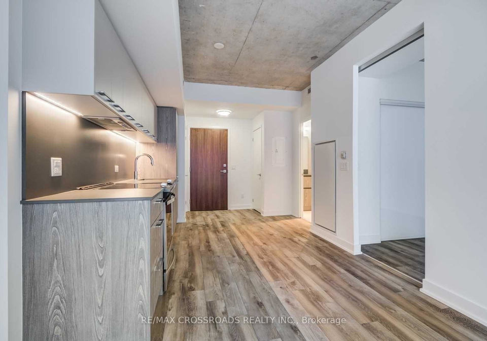 30-baseball-place-toronto-ontario-e13438848