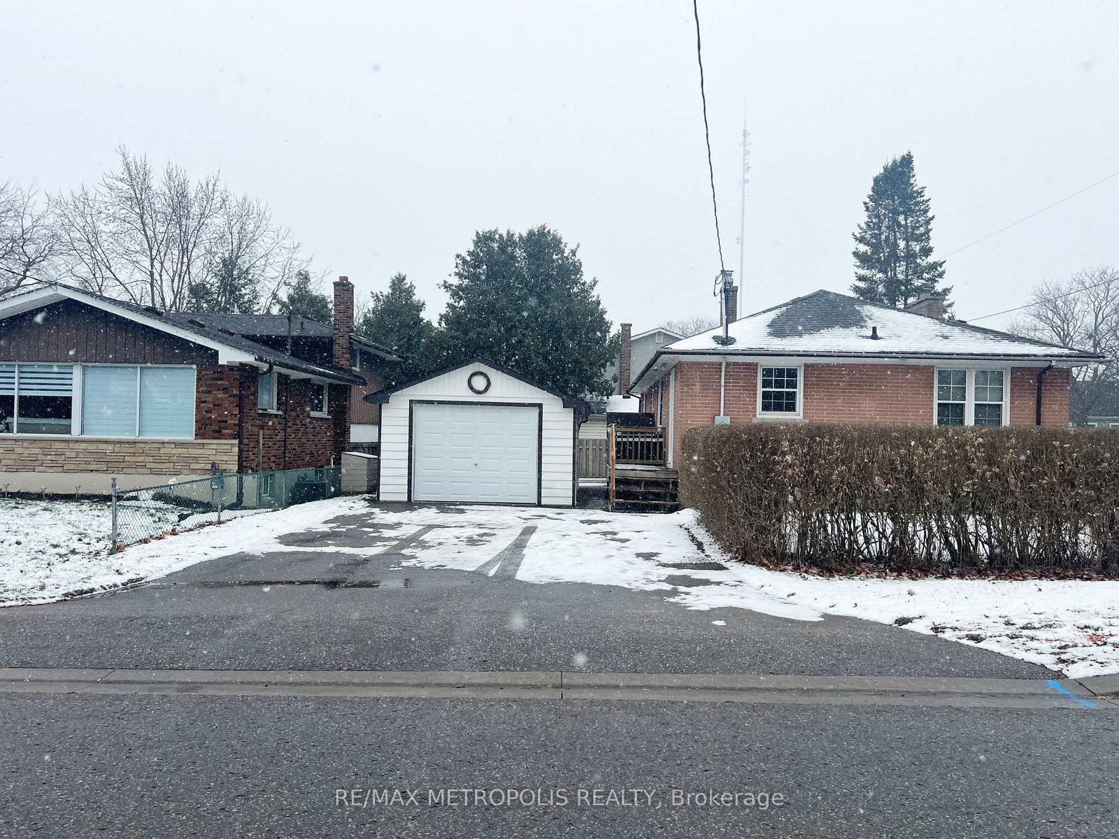 1101-king-street-whitby-ontario-e13440636