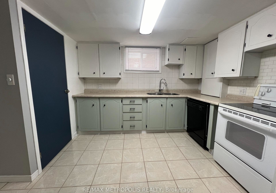 1101-king-street-whitby-ontario-e13440636