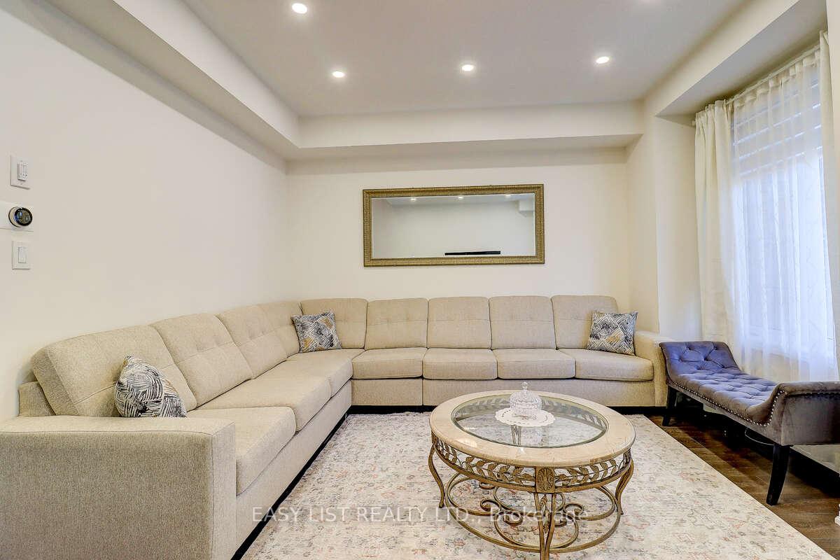 38-hallmark-way-whitby-ontario-e13440652