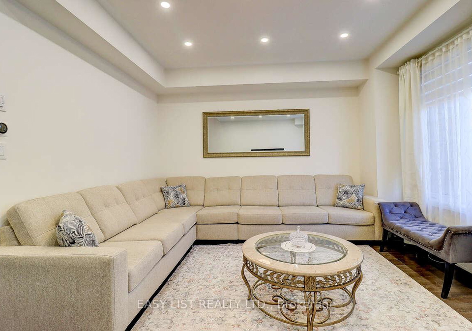 38-hallmark-way-whitby-ontario-e13440652