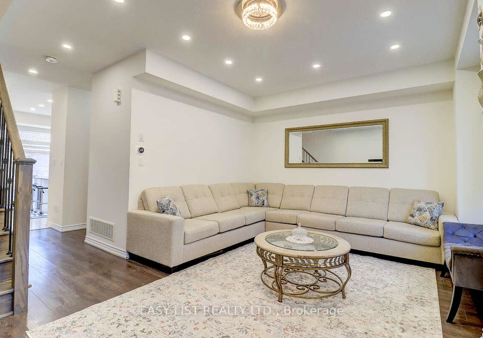 38-hallmark-way-whitby-ontario-e13440652