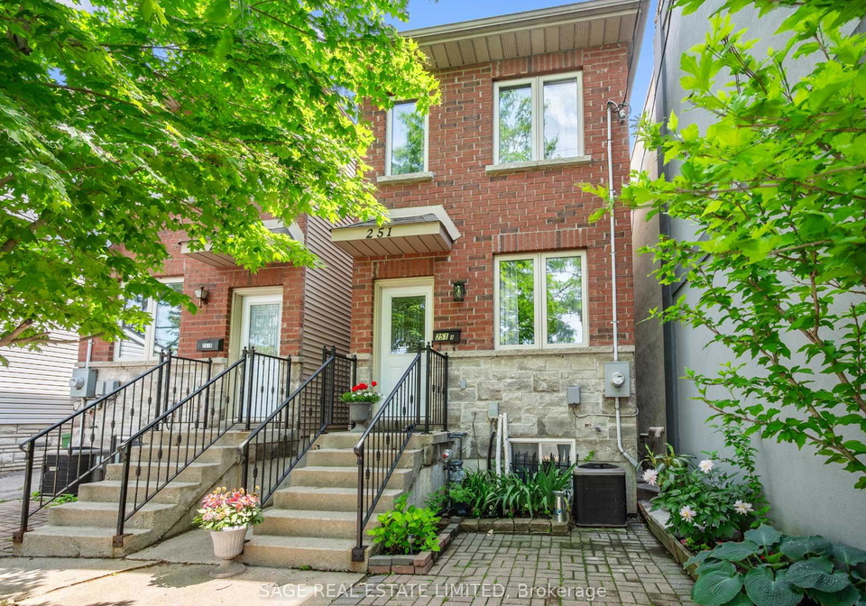 251a-chisholm-avenue-east-york-ontario-e13444414