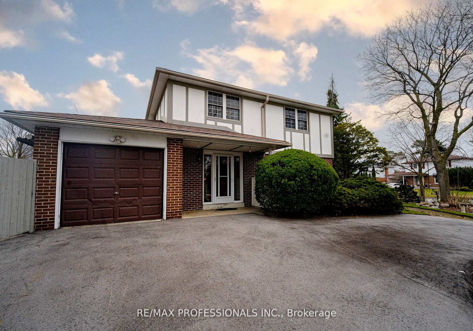 1-bluefin-crescent-scarborough-ontario-e13444548