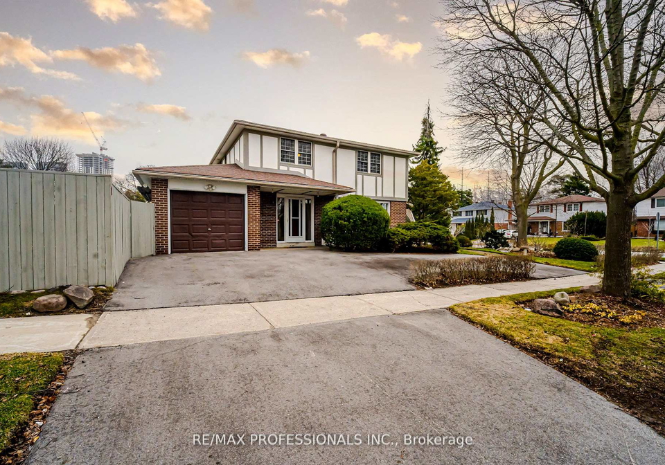 1-bluefin-crescent-scarborough-ontario-e13444548