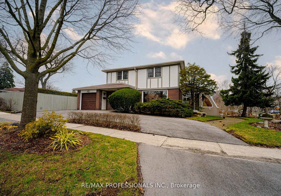1-bluefin-crescent-scarborough-ontario-e13444548