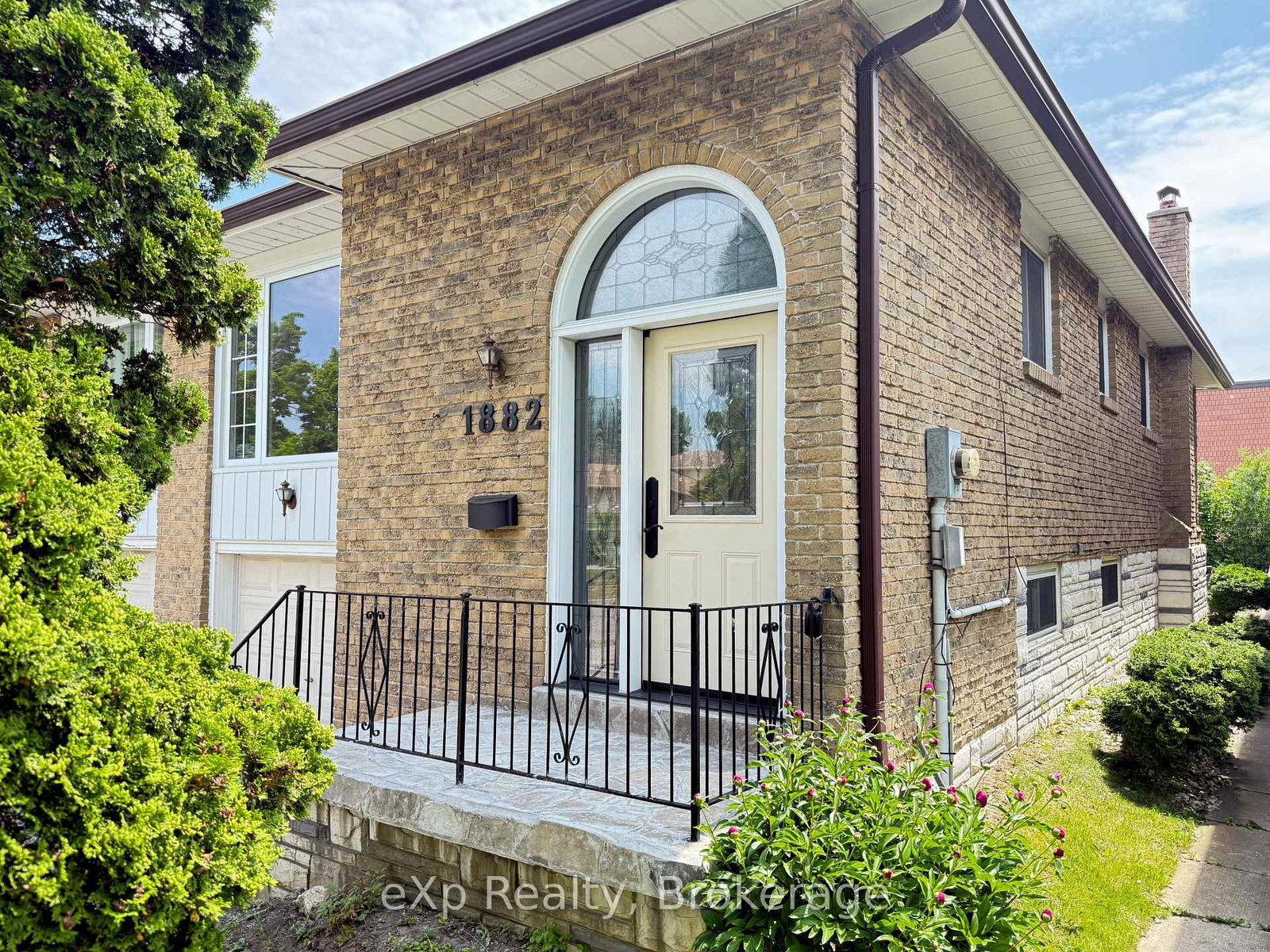 1882-rosefield-road-pickering-ontario-e13446266