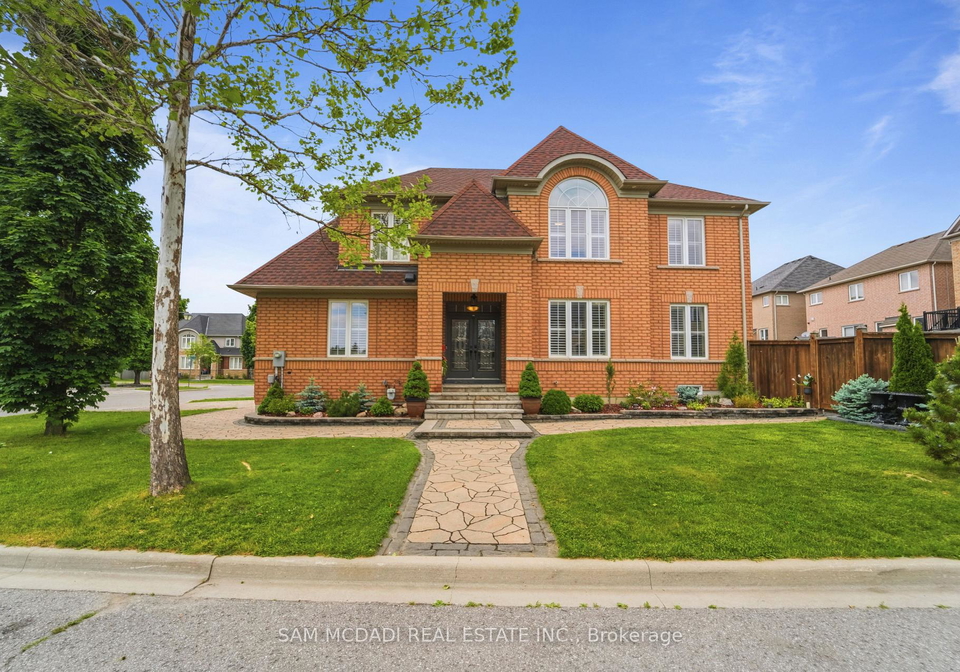5-whitbread-crescent-ajax-ontario-e13446846