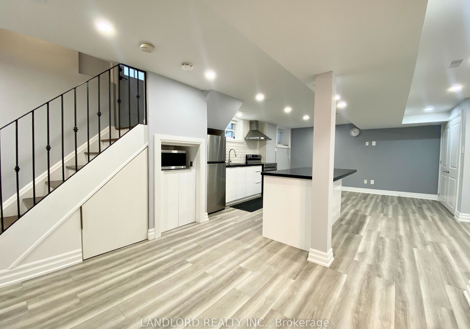 1001-cosburn-avenue-east-york-ontario-e13447634